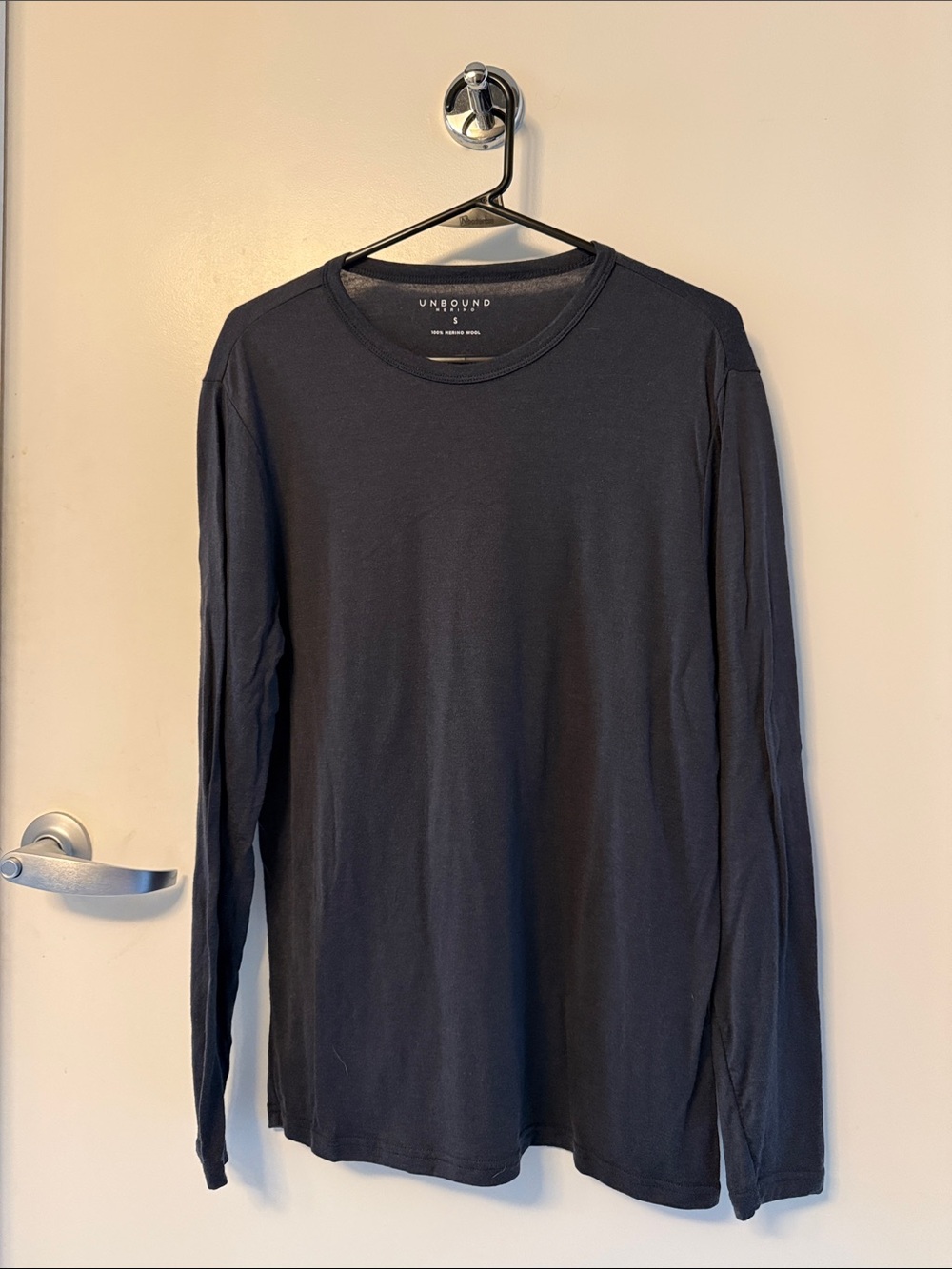 Unbound Merino Men's Charcoal Long-Sleeve Crewneck Tee